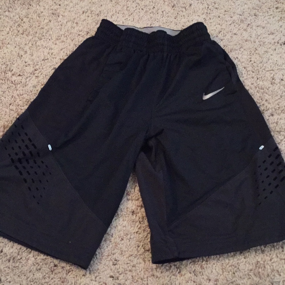 nike dri-fit basketball shorts small